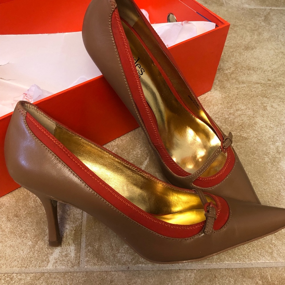 NEW: Charles David two toned tan and orange kitten heels size 5.5